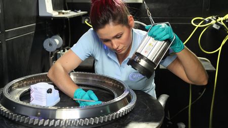 Crack test of a V2500 low pressure turbine 