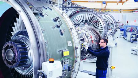 Assembly of an PW1100G-JM engine 
